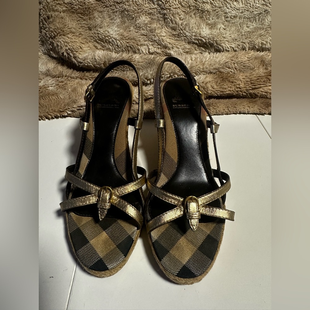 BURBERRY Size 38 Nova Check Gold Leather Jute Trim Wedge Sandal Women's 7.5 - Picture 2 of 9